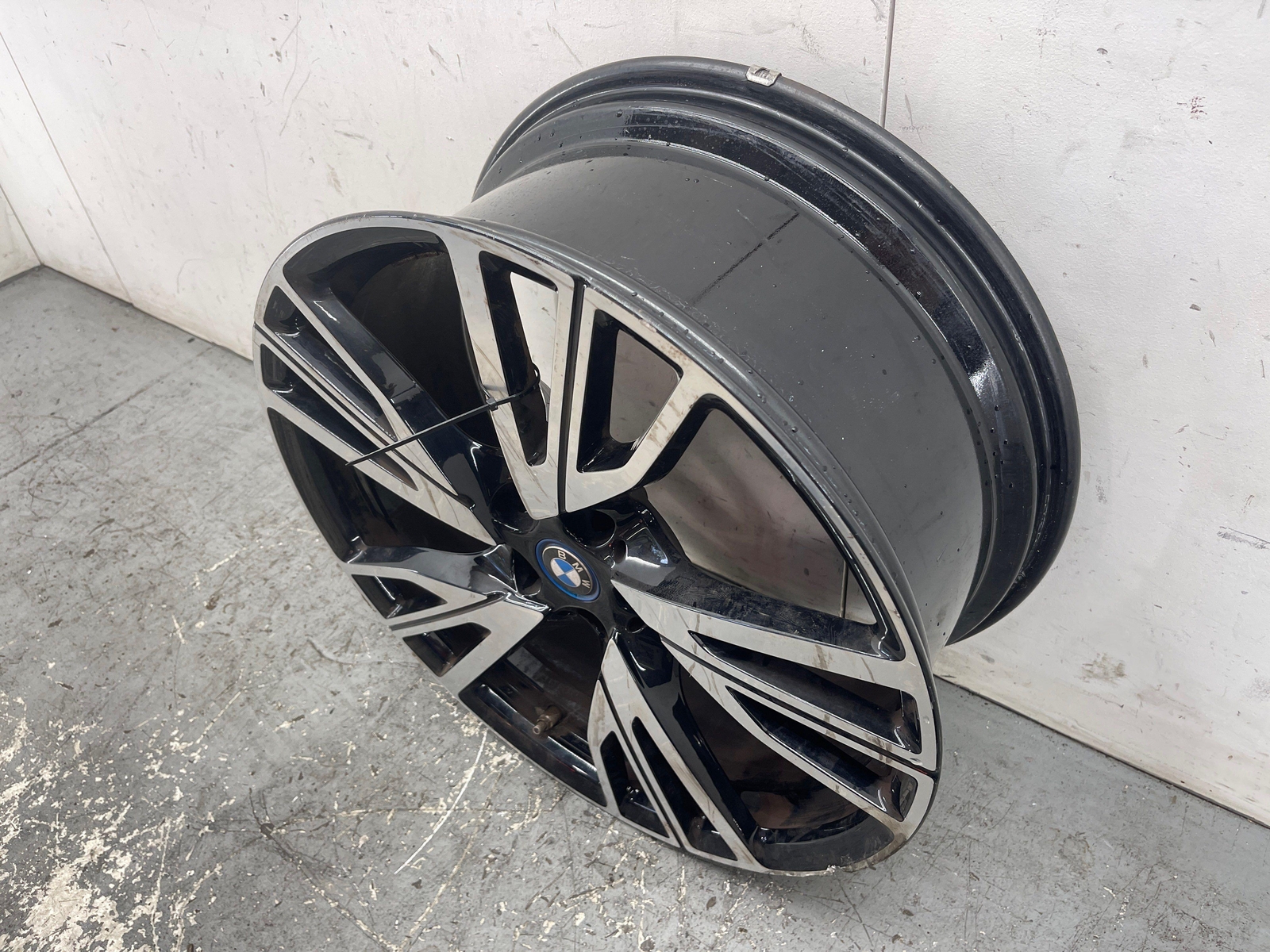2014-2020 BMW I8 OEM 20x8.5 REAR RIGHT ALLOY SILVER WHEEL RIM 6857573 *NOTE*