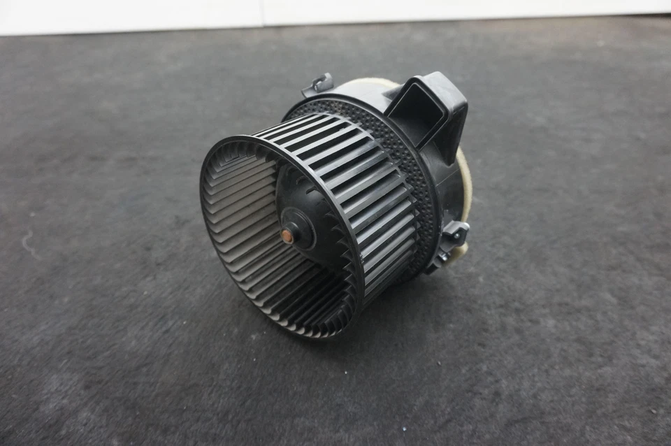 Conjunto de ventilador de motor soplador de climatización delantero OEM 64116836881 BMW M5 F90 2018-23 Foto 3 de 4