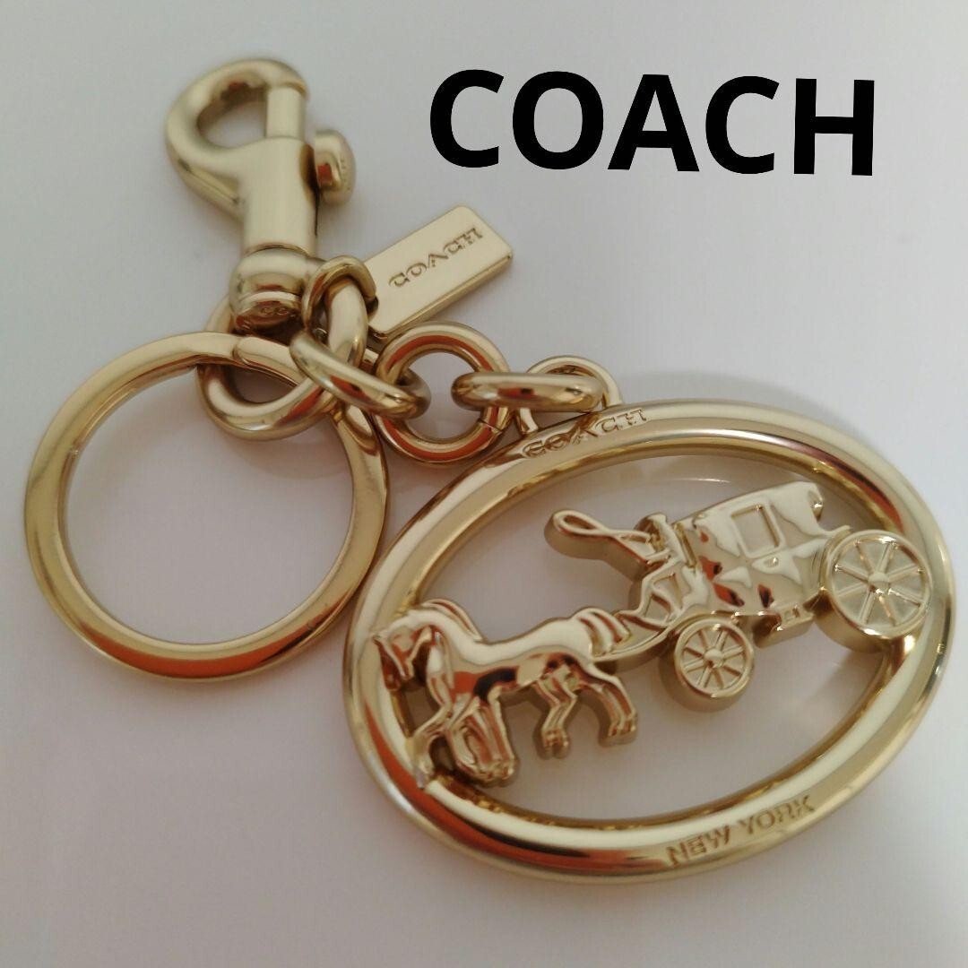 すぐ届く◇COACH◇IE HORSE AND CARRIAGE L BAG CHARM Coach Gold Horse & Carriage Bag Charm Keychain Metallic