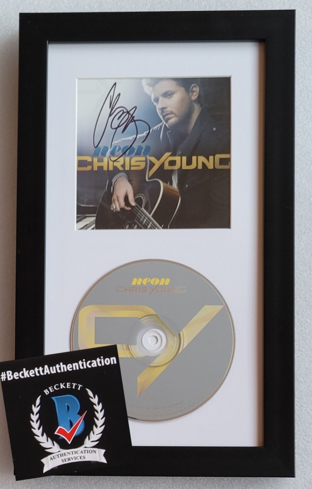 CHRIS YOUNG CD DISPLAY AUTOGRAPHED BECKETT BAS COA SIGNED COUNTRY MUSIC SINGER