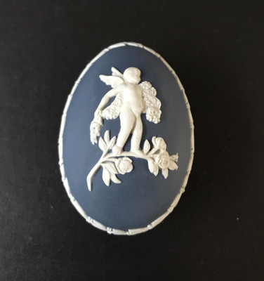 Wedgwood Portland blau Amor Ei Schmuckschatulle in sehr gutem Zustand