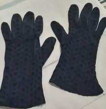vintage Shalimar navy blue eyelet wrist length gloves, excellent condition