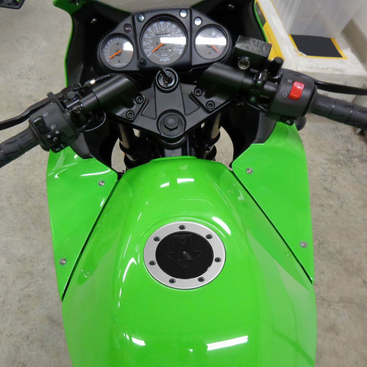 ガスガン Fuel Gas Tank Cap Cover & Key Fit For Kawasaki ZX6R ZX7R