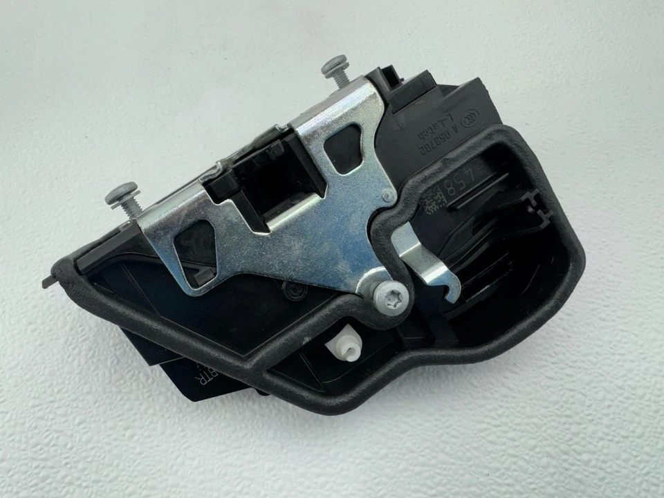 BMW 528I 535I 550I F10 2011-2016 actuador de cierre de puerta delantera derecha OEM Foto 3 de 4