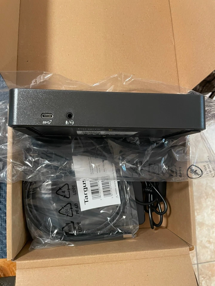 Targus USB-C Universal DV4K Docking Station 100W DOCK182GLZ-40 Dual Display - Image 3 of 4