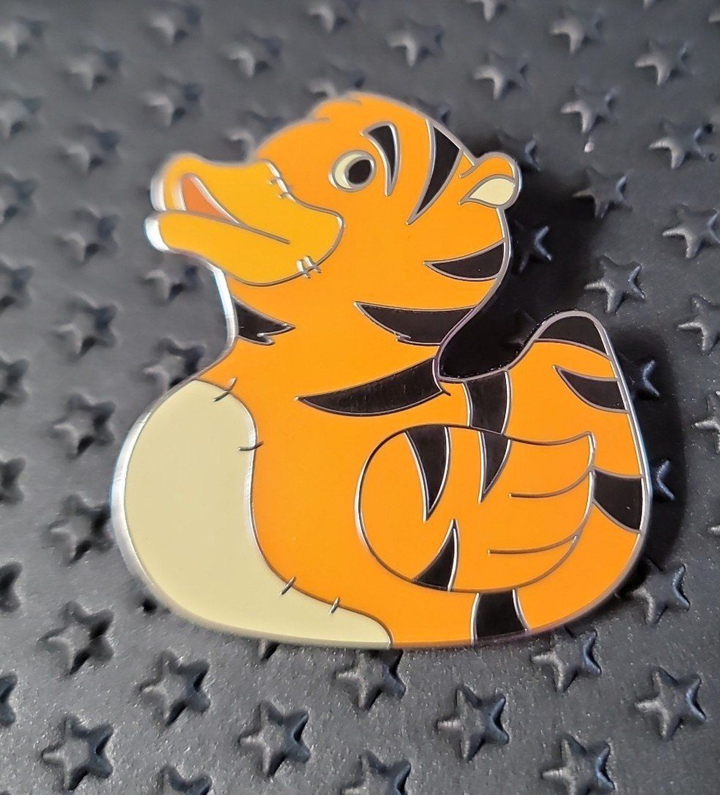 Disney Parks exclusive Ducks of Disney,  Tigger duck pin
