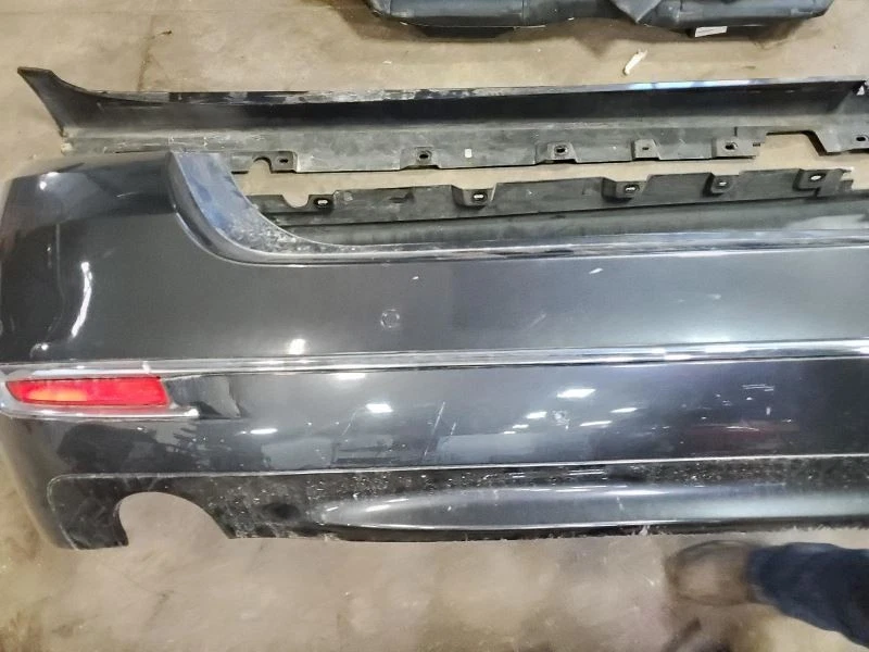 (SOLO RECOGIDA LOCAL) Parachoques trasero con asistencia de estacionamiento compatible con BMW 535i 1805168 14-16 Foto 3 de 4