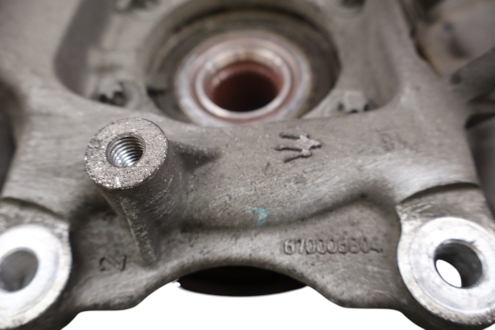 14-17 Maserati Ghibli Rear Left Driver Side Spindle Knuckle Hub 670006802 Oem