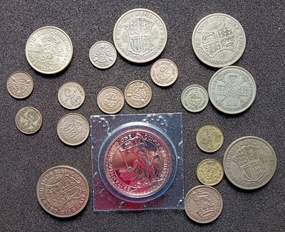 Konvolut britischer Silbermünzen u.a. eine 2012 1oz Britannia