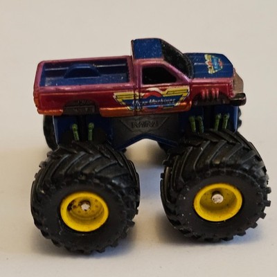 Micro Machines Tuff Trax Chevy Silverado Monstertruck 4x4 Pickup Big Wheels
