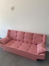 canapé convertible (dans la photo manquent 4 pieds qui sont bien fournis)