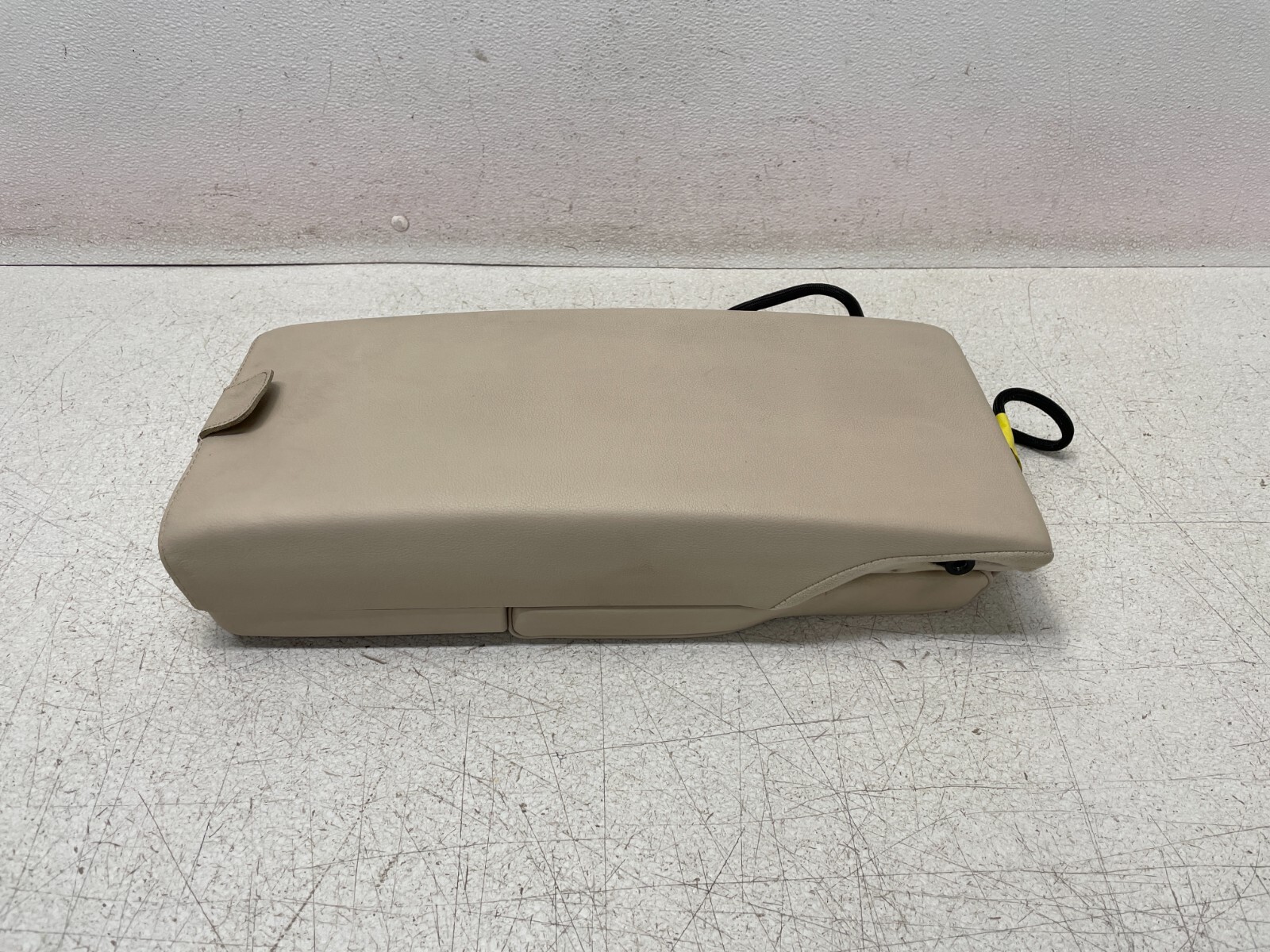 14 15 16 17 Maserati Ghibli Rear Seat Center Console Armrest Cupholder 1376 OEM