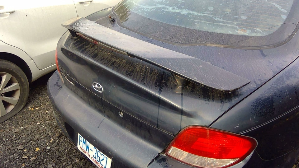 2000 2001 Hyundai Tiburon Rear Spoiler (Less Brake Light) Black (KJ) 8721127700 - Image 2 of 3