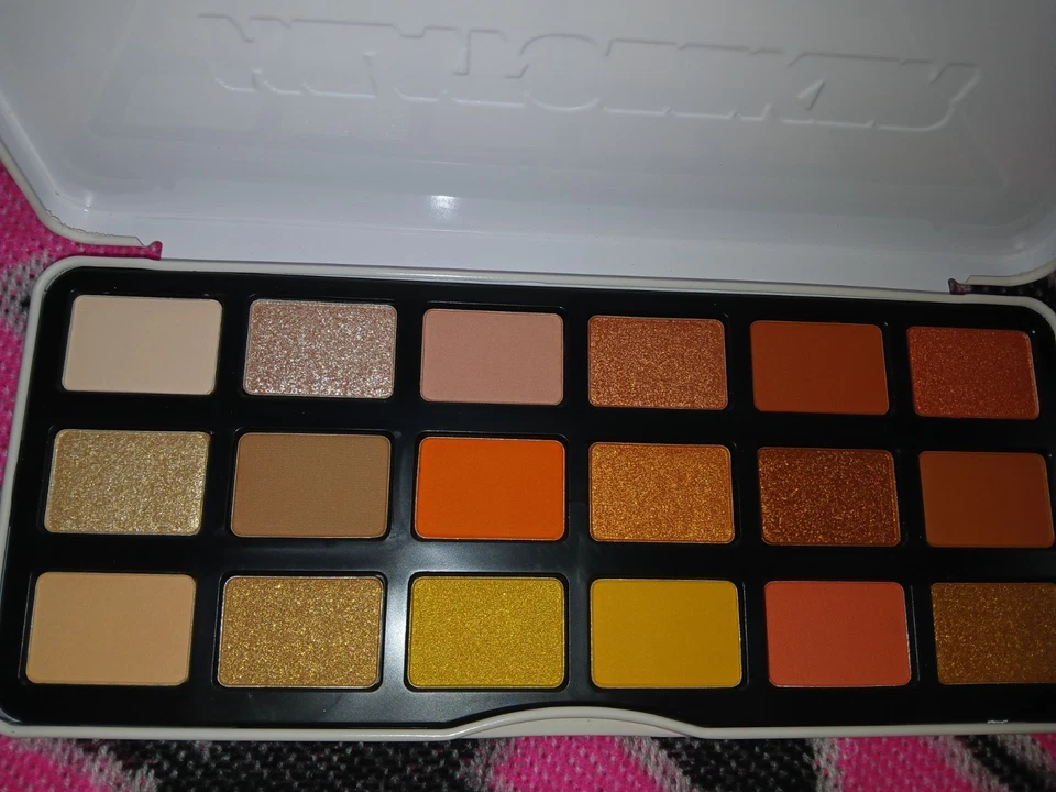 NEW IN BOX! Morphe Heatseeker Eyeshadow Palette 18 Colors New In Box - Image 3 of 4