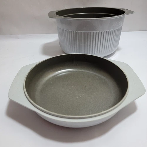 Nordic Ware Microwave Oven 2 Quart Round Casserole With Lid Utility Dish Vintage