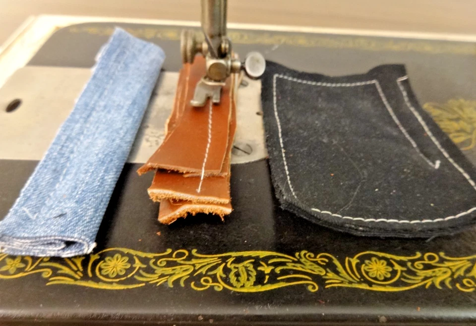 SERVICIADO - 1916 CANTANTE 15 máquina de coser manivela - cuero, mezclilla Foto 2 de 4