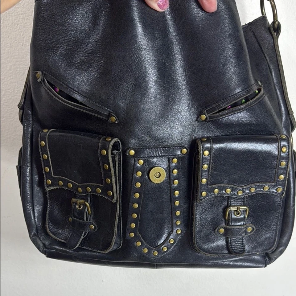 (X1) Vintage Betsey Johnson black shoulder bag with metal studs and leather - Image 3 of 4