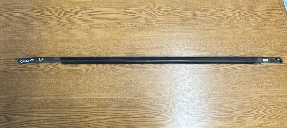 2004-2008 Maserati Quattroporte Left Front Side Door Window Belt Molding Black