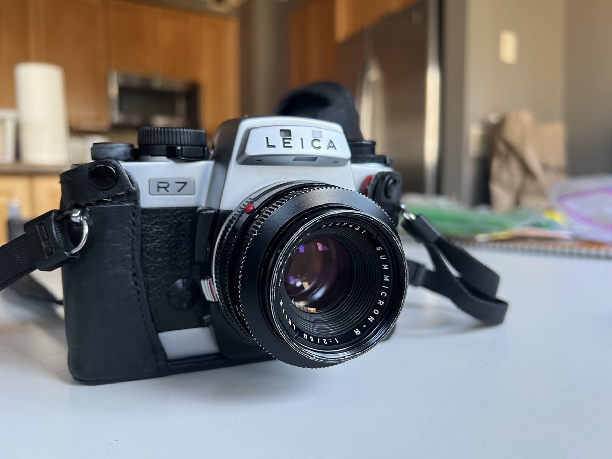 Leica R7 + Summicron-R 50mm f/2 + Lens Hood + Original Leather