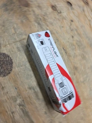 Streamlight 68753 Dualie 3AA 140-Lumen Intrinsically Without Batteries, Black