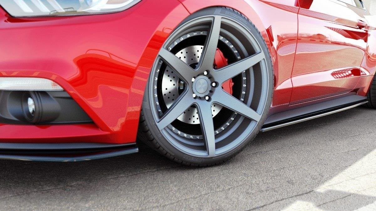 Rajouts bas de caisse Ford Mustang Mk6 noir brillant protection latérale