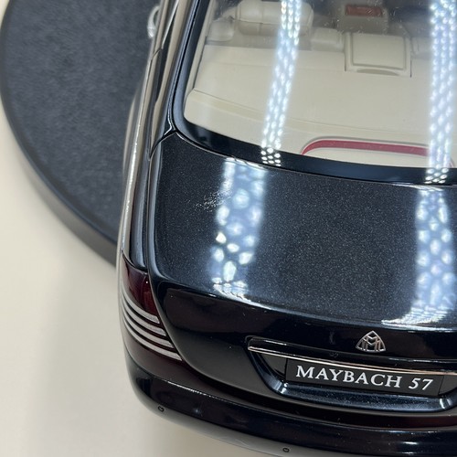 AUTOart 1/18 Maybach 57 SWB Caspian Black Himalayan Grey 76151 - Picture 11 of 24