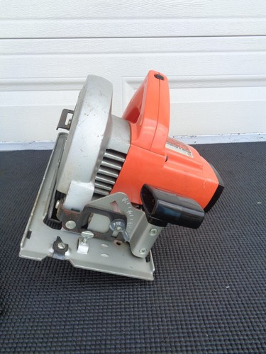 BLACK & DECKER Model 7394 Circular Saw 7 1/4" - Picture 3 of 10