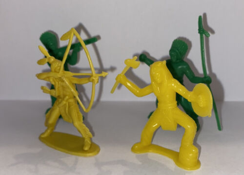 Vintage Set 4 Plastica Indiano Playset Guerra Fucile Spada Fighter Timme Marx Tim Me - Foto 2 di 3