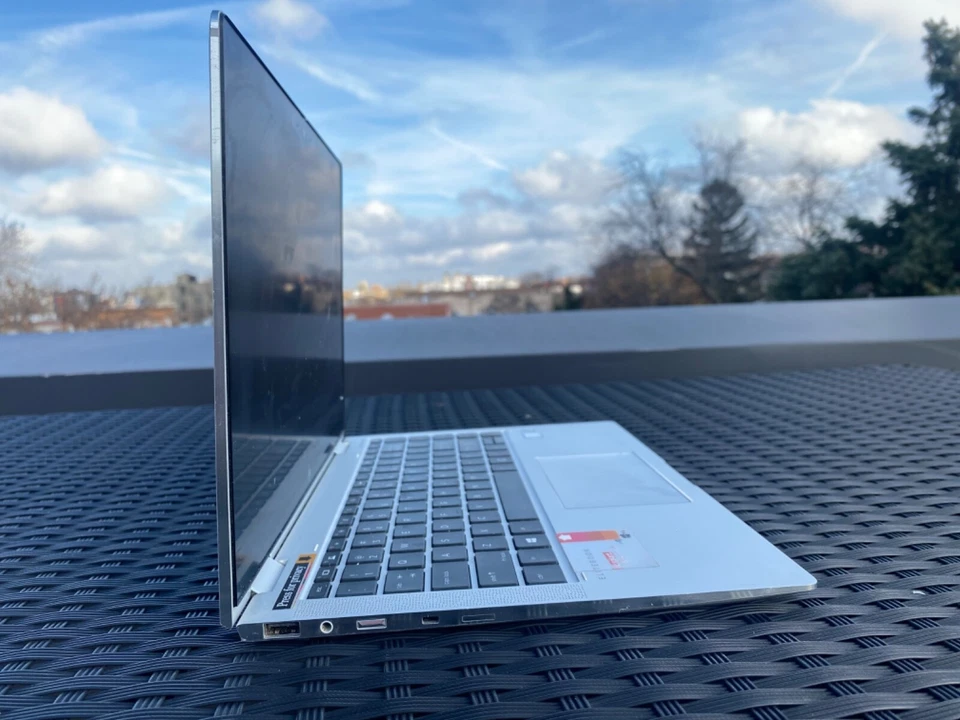 laptop i7 8th generation 16gb - Image 2 of 4