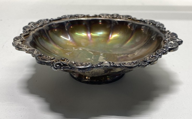 Wallace Silver Plate Footed Bowl Ornate Scalloped Rim Vintage 9 Inch
