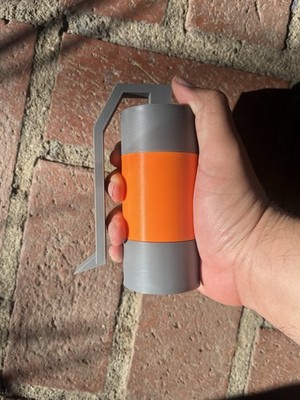 Team Fortress 2/ TF2: Pyro Smoke Grenade Prop