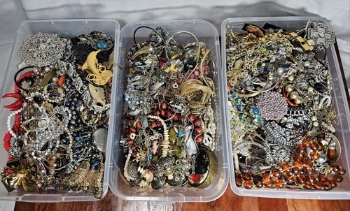 Estate Vintage Costume Jewelry Large 26 LBS Rings Necklace Bracelet Retro Lot
