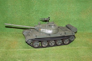 Panzermodell 1:16 Russischer mittlerer Kampfpanzer T 55 motorisiert (NP1)