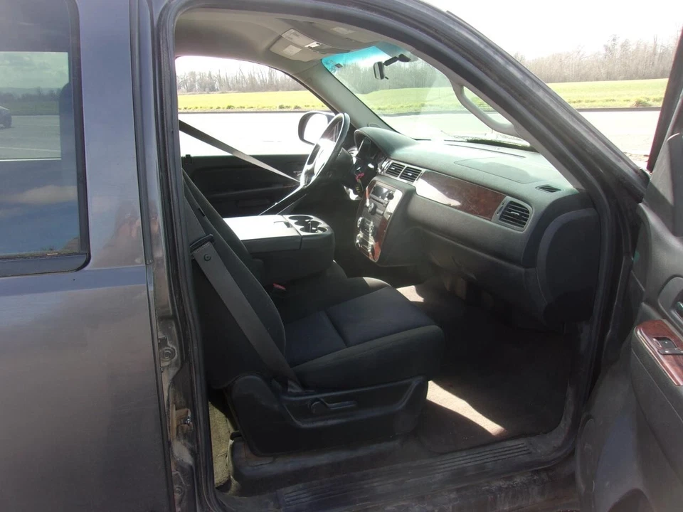 Pinza de freno de disco delantera izquierda usada se adapta a: Chevrolet Suburban 1500 2011 delantera delantera Foto 4 de 4