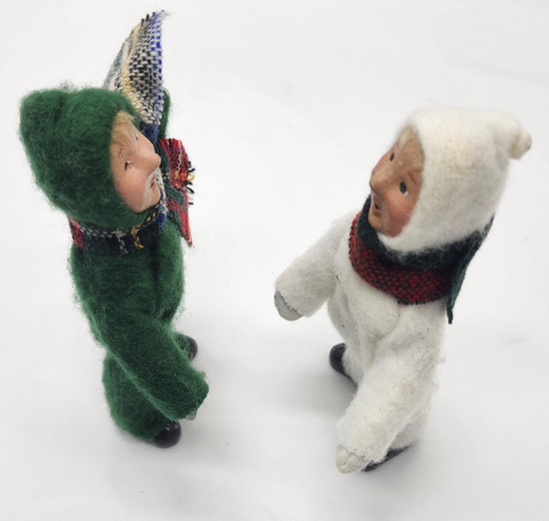 Byers Choice Children Snow Suits Christmas Figurines Pair 2 White Green 1992 - Picture 3 of 7