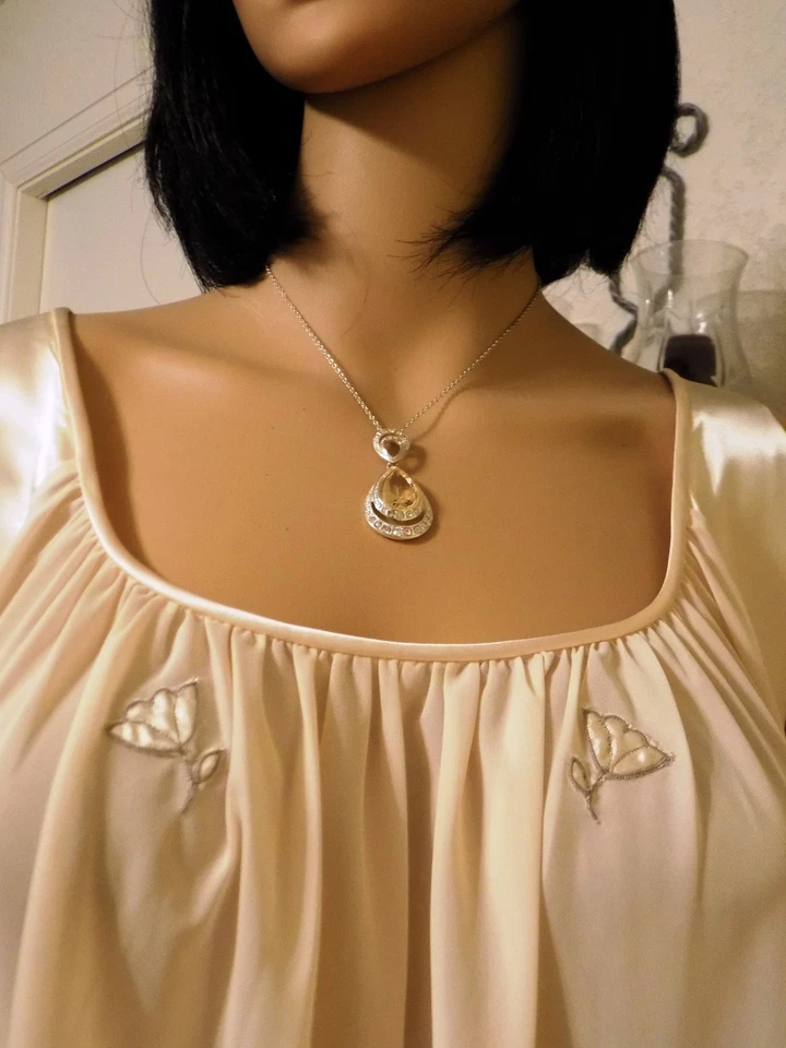 Camisón LUCIE ANN DE COLECCIÓN NAILON CREMA MANTEQUILLA con mangas satinadas con bandas talla mediana Foto 3 de 4