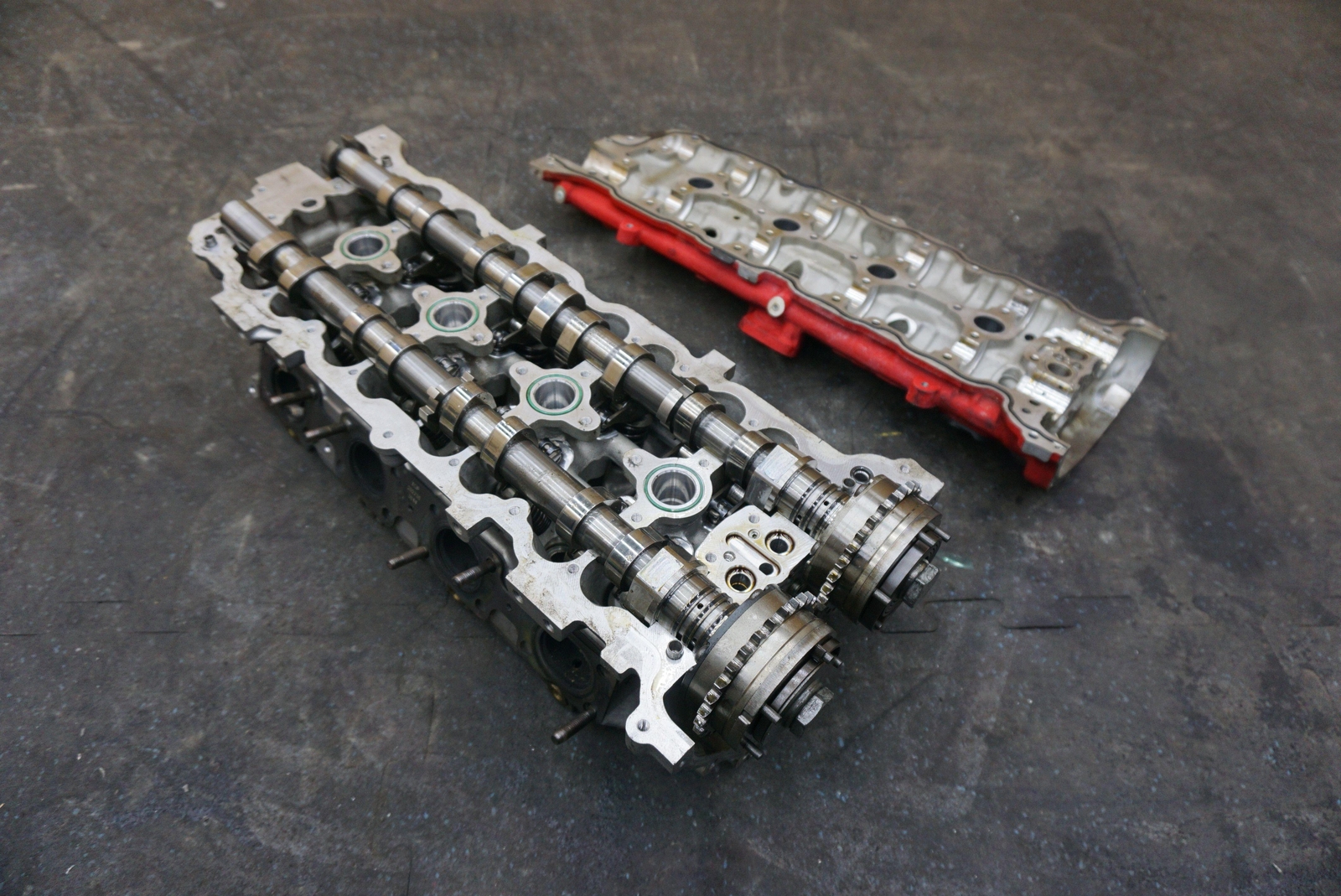 Left Engine Cylinder Head Assembly 320923 OEM Ferrari California T 2015
