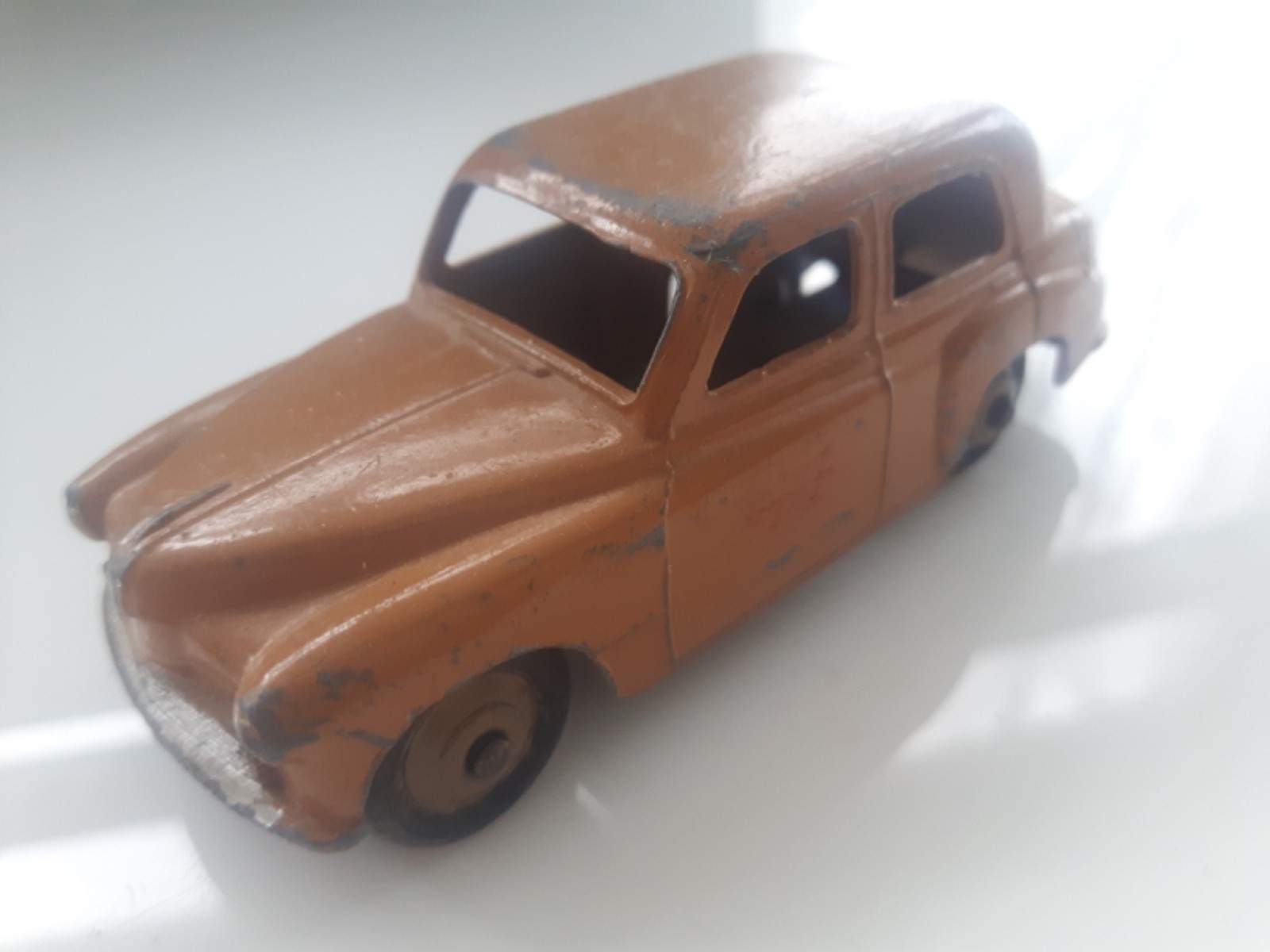 Dinky 154, Hillman Minx - Free Price Guide & Review