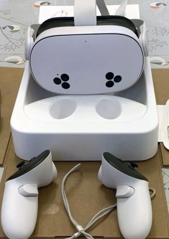 Meta Quest 3S All-In-One Mixed Reality Headset and Controller 128GB White