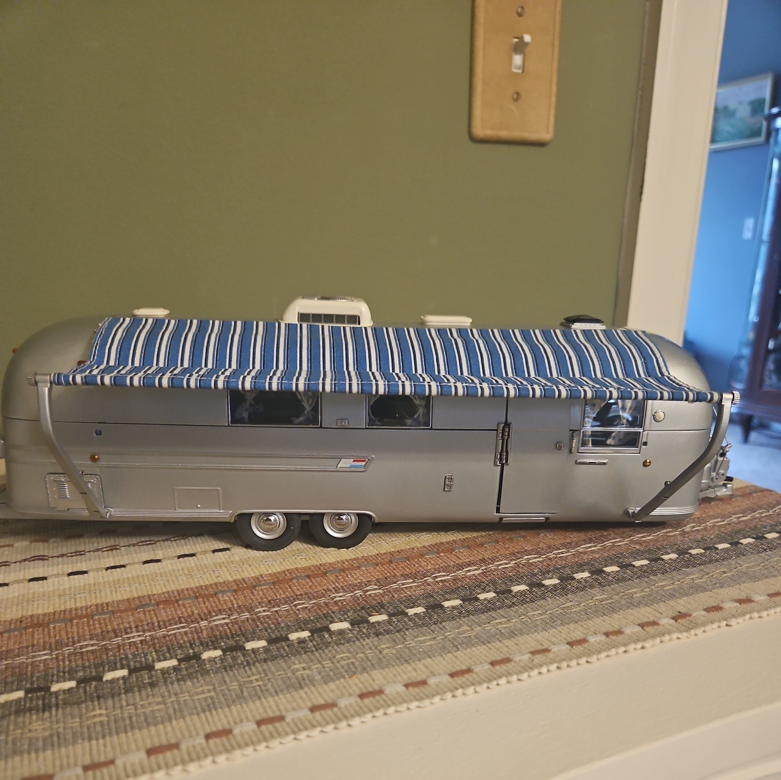 Franklin Mint 1968 Airstream Land Yacht Camper Trailer # B11UK22 