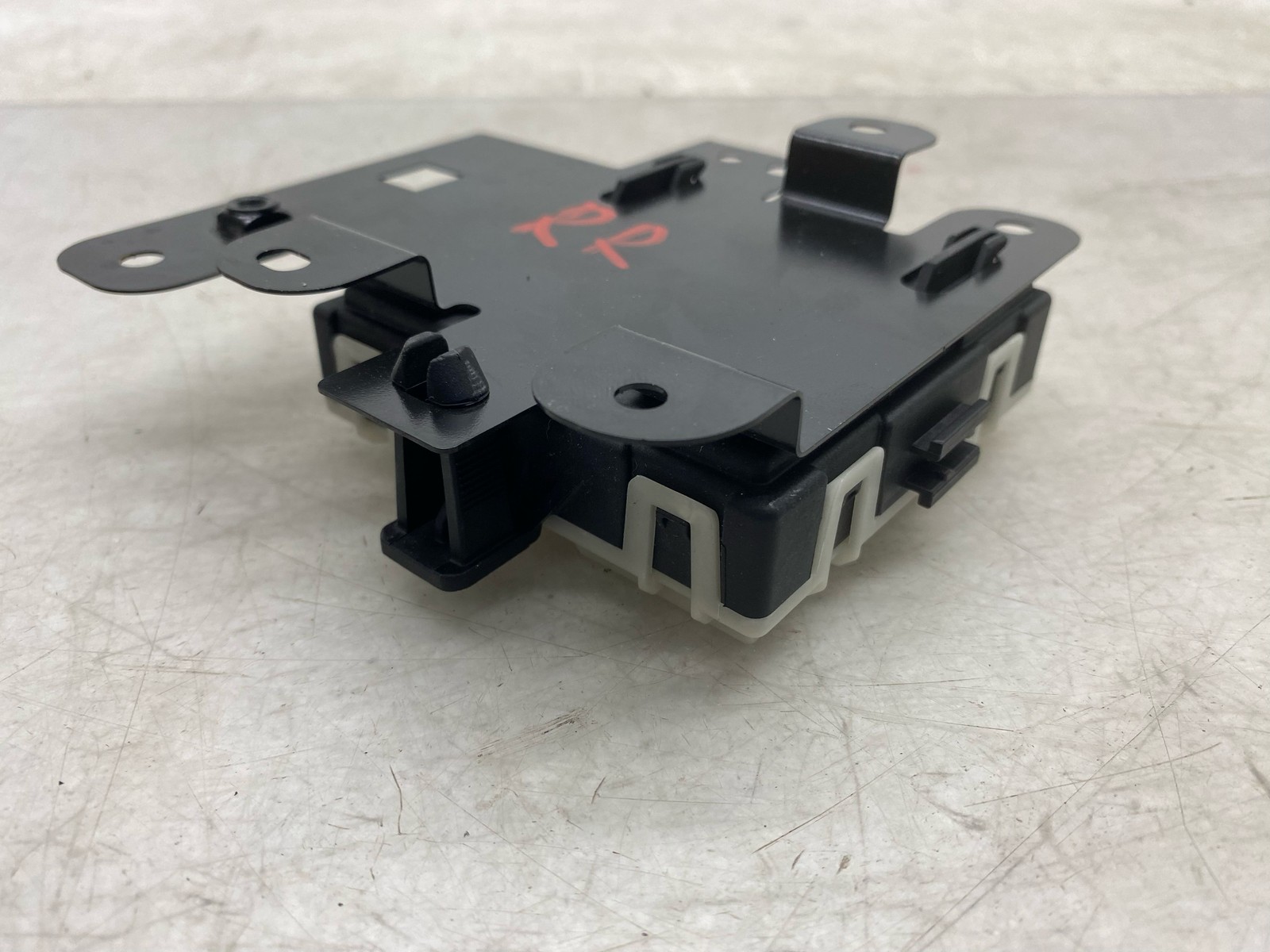 2020-2025 ASTON MARTIN DBX RIGHT REAR DOOR CONTROL MODULE UNIT 1679004811 OEM