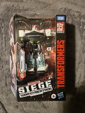 Prowl Deluxe Class Transformers Siege War For Cybertron Hasbro