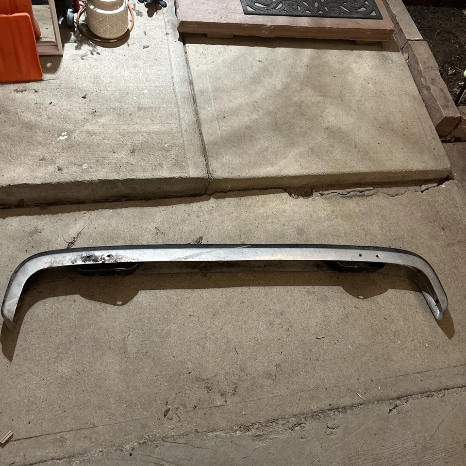 Parachoques trasero Volvo 145 1967-1972 OEM 140 142 142gt 144 Foto 2 de 4