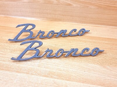 1967-1972 FORD BRONCO SCHRIFTZUG / EMBLEM - FoMoCo - PAAR - ORIGINAL - USA