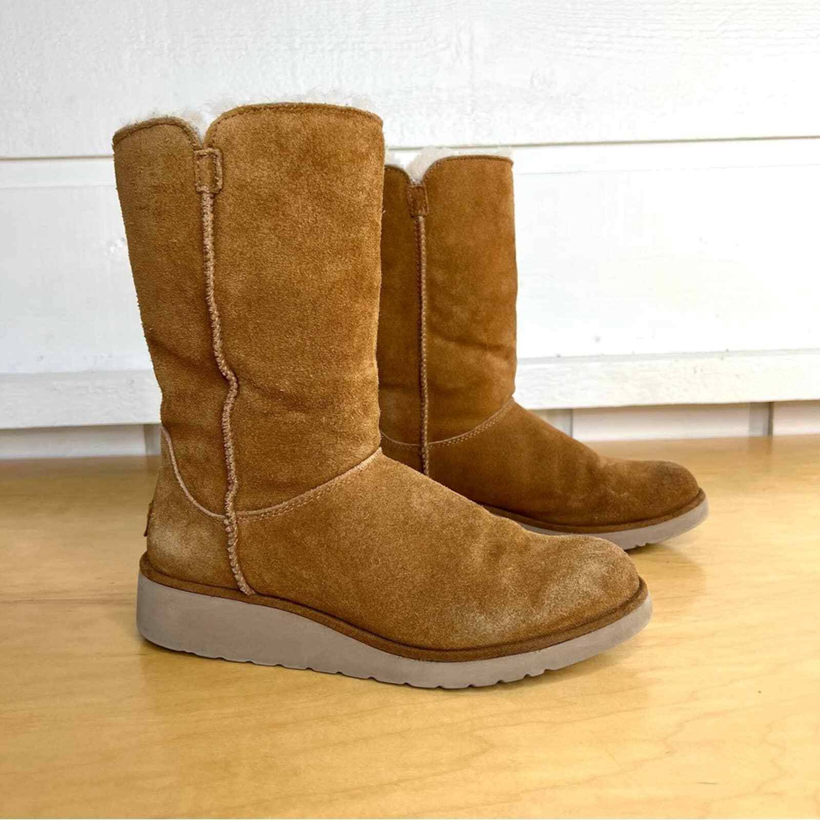UGG KOOLABURRA Short Shearling Boots Gem