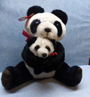28613. Niedlicher Pandabär Panda mit Kind Fu-Lie  28 cm Plüschtier Stofftier