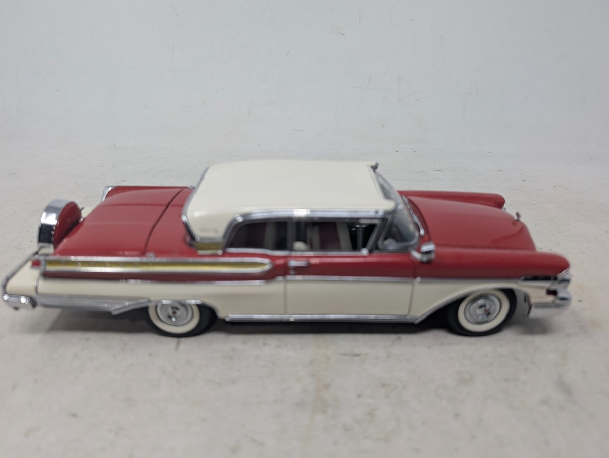 Danbury Mint 1957 Mercury Turnpike Cruiser 1:24 Diecast Red Cream