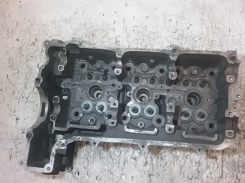 Porsche Boxster 1997-1999 culata lateral derecha 9961041350R 2,5 L 6 cilindros Foto 2 de 4