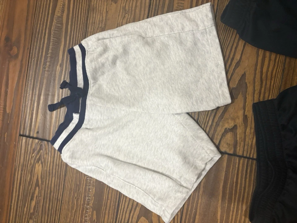 Boys Size 4/5 Short Lot Under Armour And Nike - Image 2 of 4