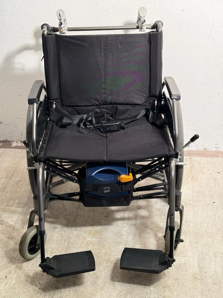 AAT V-Max Elektrische Schiebehilfe + B&B Rollstuhl Sitzbr. 65 cm - Bild 4 von 4